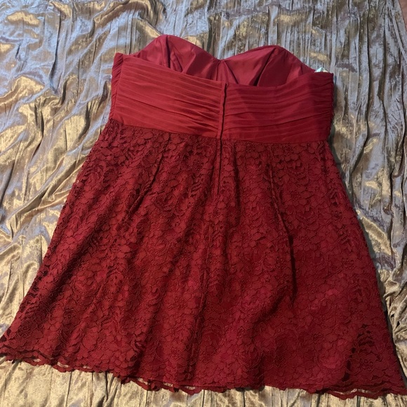 Red lace strapless dress - Picture 2 of 4
